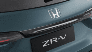 08F523V0830 - MOLDURA DE TAMPA TRASEIRA ZRV